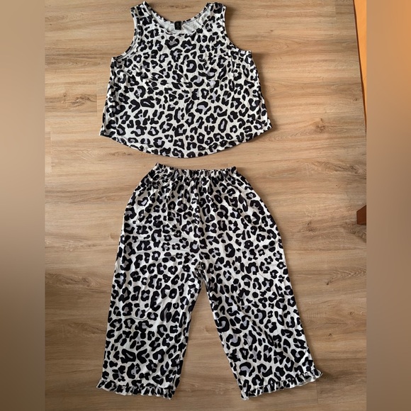Leopard Print Women's Pajama Set - Picture 4 of 12